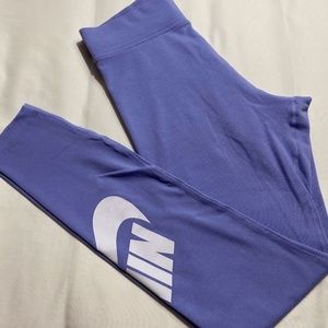BNWOT Nike Lilac Leggings Small